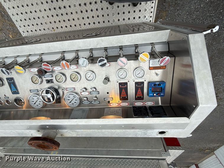 image for item DO7648 1998 Emergency One pumper fire truck