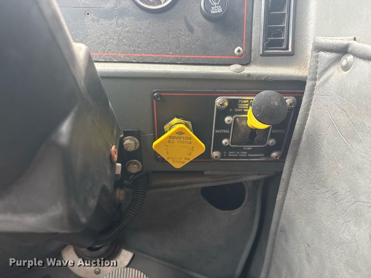 image for item DO7648 1998 Emergency One pumper fire truck