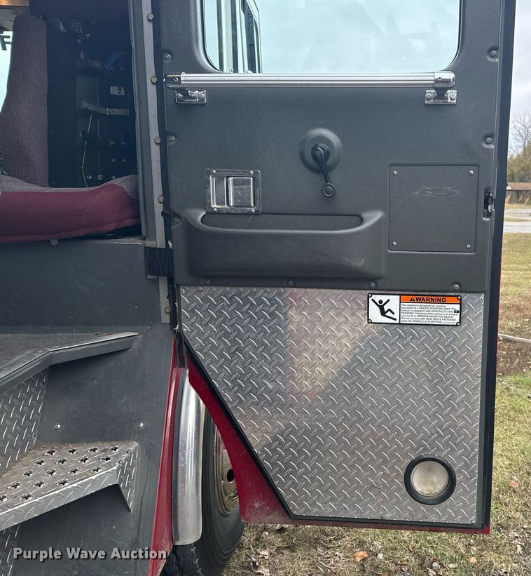 image for item DO7648 1998 Emergency One pumper fire truck