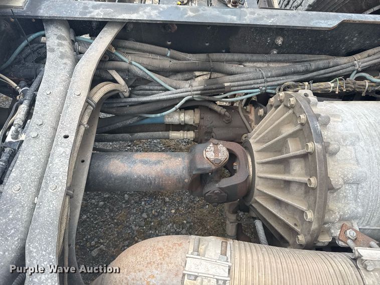 image for item DO7648 1998 Emergency One pumper fire truck