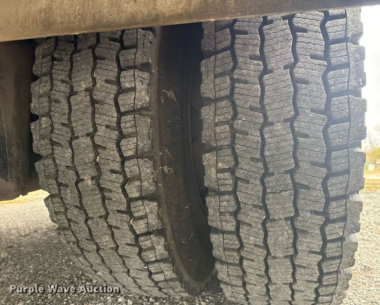 image for item DO7648 1998 Emergency One pumper fire truck