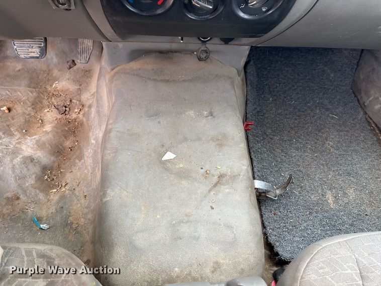 image for item DO7650 2005 GMC Canyon pickup truck