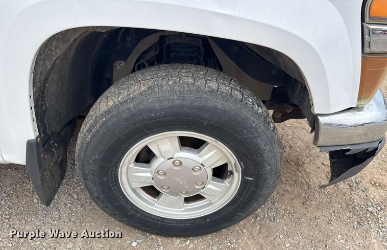 image for item DO7650 2005 GMC Canyon pickup truck