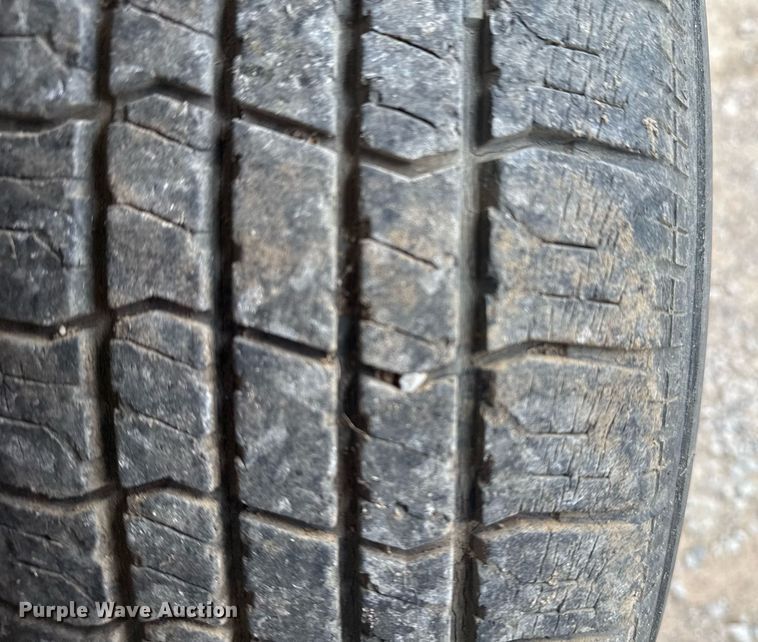 image for item DO7650 2005 GMC Canyon pickup truck