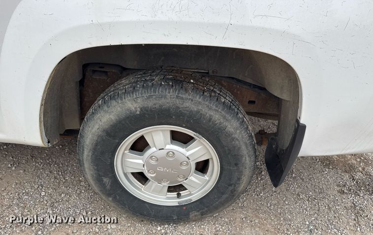 image for item DO7650 2005 GMC Canyon pickup truck