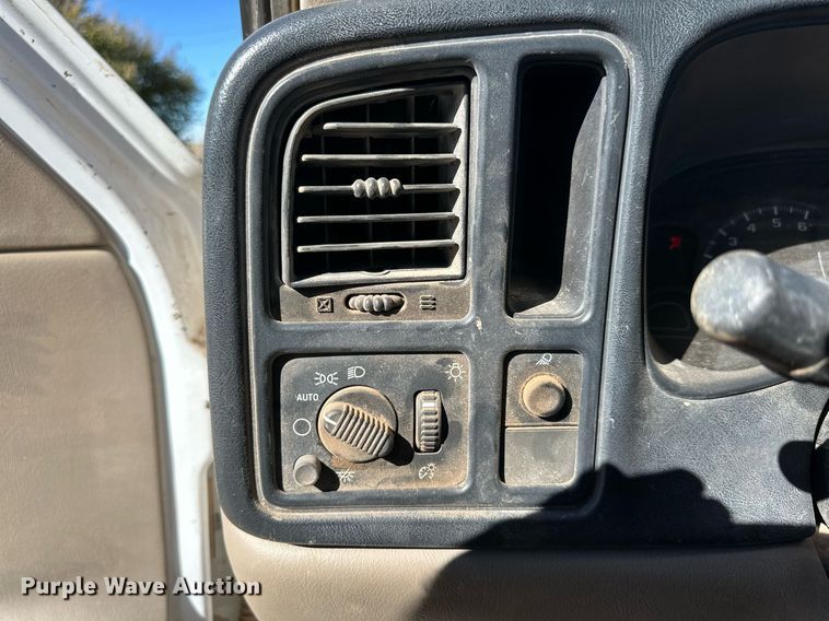 image for item DP5988 2006 Chevrolet Silverado 1500 pickup truck