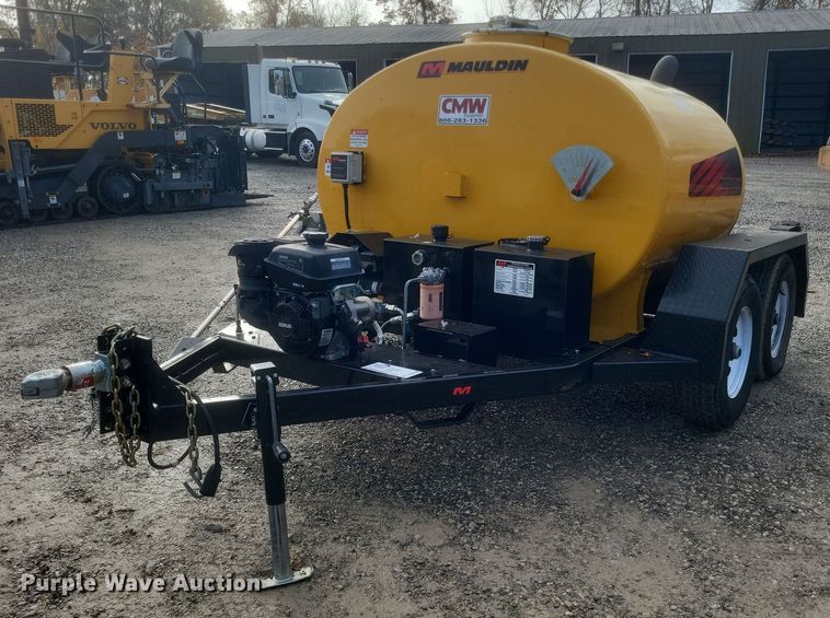 image for item DQ3792 2021 Mauldin MT600 oil distribution trailer
