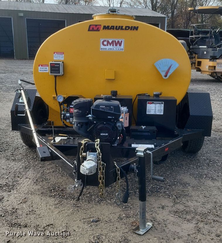 image for item DQ3792 2021 Mauldin MT600 oil distribution trailer