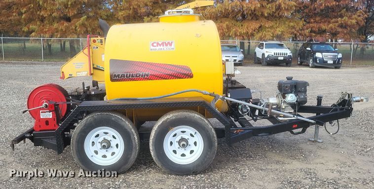 image for item DQ3792 2021 Mauldin MT600 oil distribution trailer