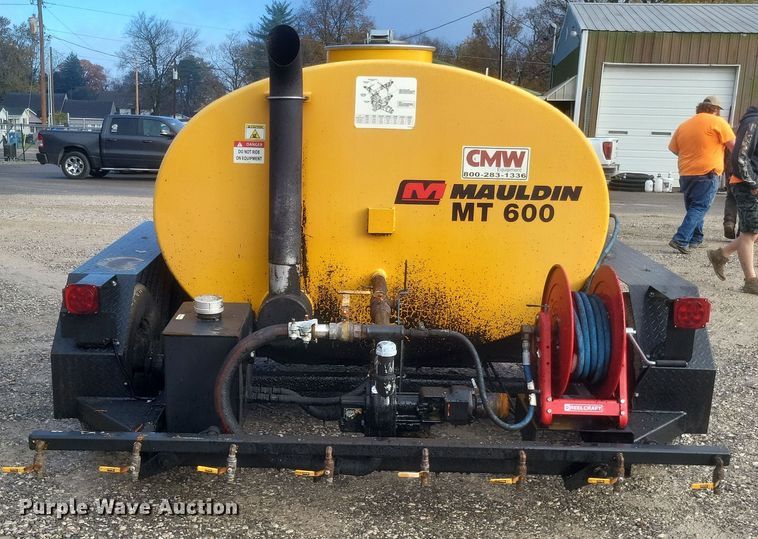 image for item DQ3792 2021 Mauldin MT600 oil distribution trailer