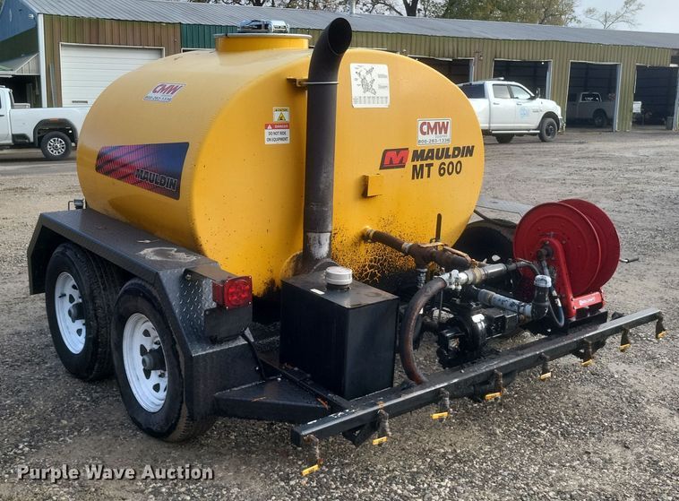 image for item DQ3792 2021 Mauldin MT600 oil distribution trailer