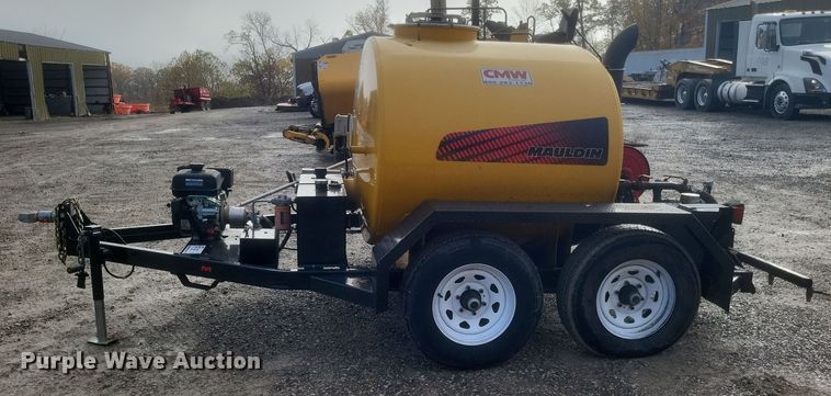 image for item DQ3792 2021 Mauldin MT600 oil distribution trailer