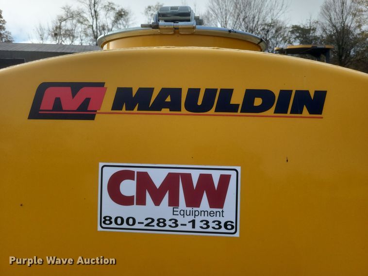 image for item DQ3792 2021 Mauldin MT600 oil distribution trailer