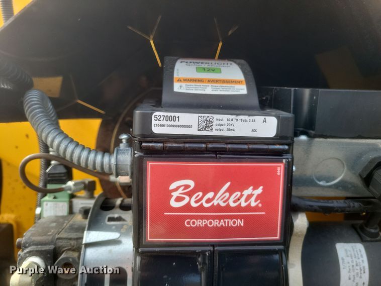 image for item DQ3792 2021 Mauldin MT600 oil distribution trailer