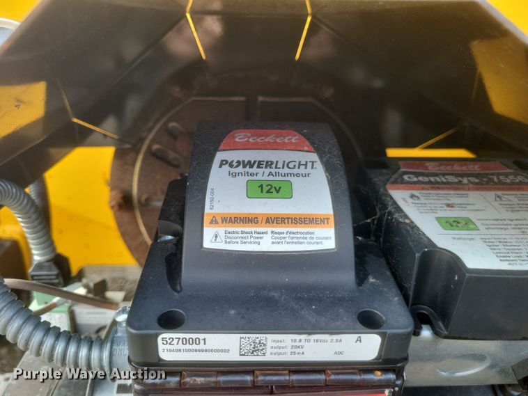 image for item DQ3792 2021 Mauldin MT600 oil distribution trailer