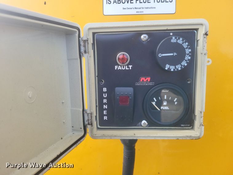 image for item DQ3792 2021 Mauldin MT600 oil distribution trailer