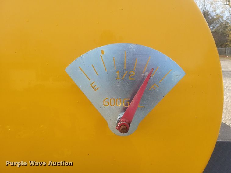 image for item DQ3792 2021 Mauldin MT600 oil distribution trailer