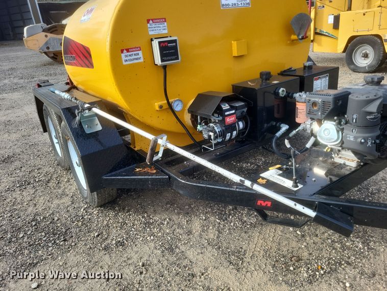 image for item DQ3792 2021 Mauldin MT600 oil distribution trailer