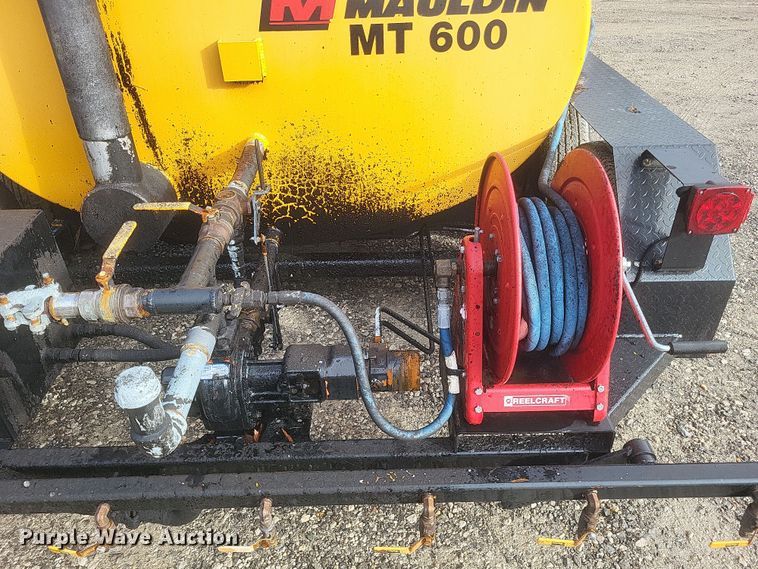 image for item DQ3792 2021 Mauldin MT600 oil distribution trailer