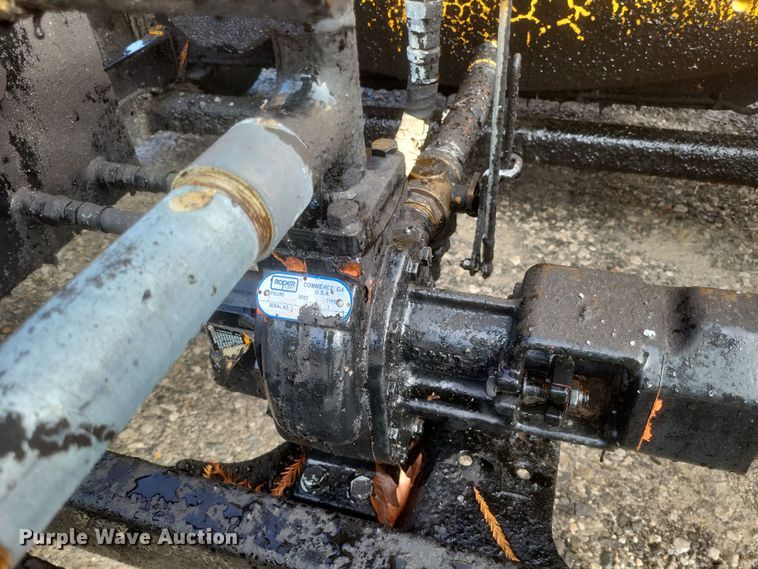 image for item DQ3792 2021 Mauldin MT600 oil distribution trailer