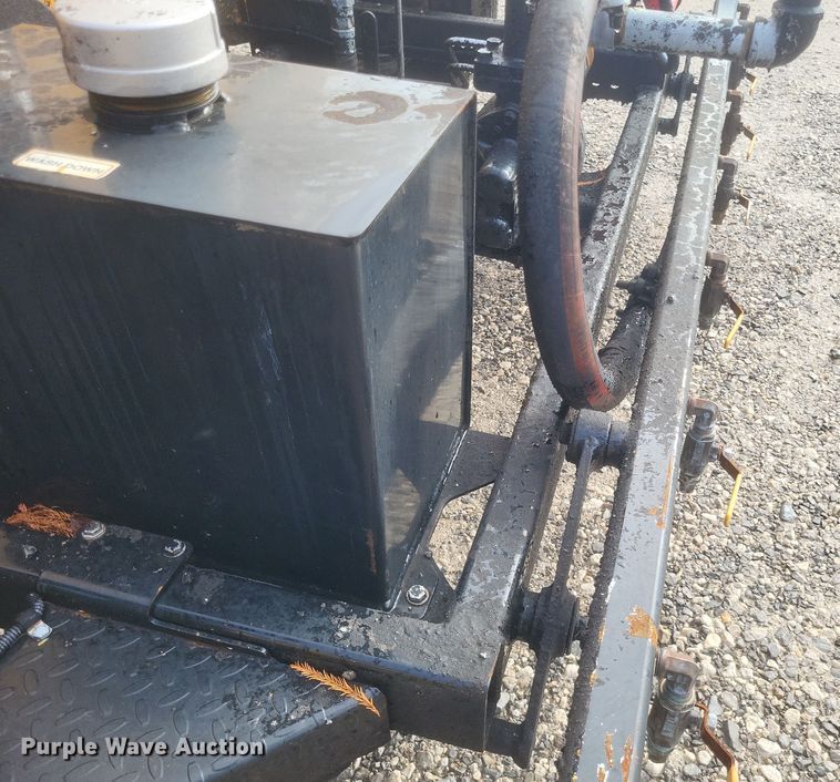 image for item DQ3792 2021 Mauldin MT600 oil distribution trailer