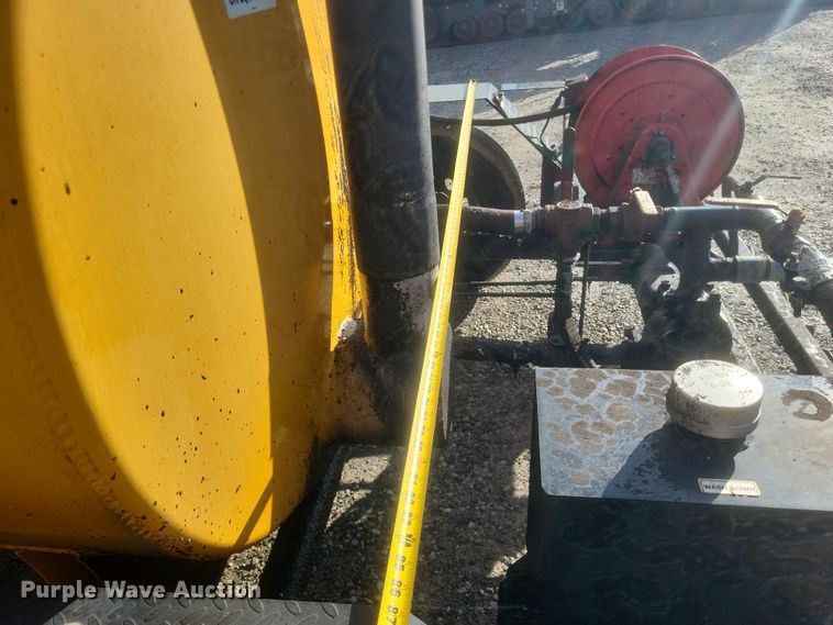 image for item DQ3792 2021 Mauldin MT600 oil distribution trailer