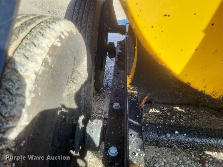 image for item DQ3792 2021 Mauldin MT600 oil distribution trailer