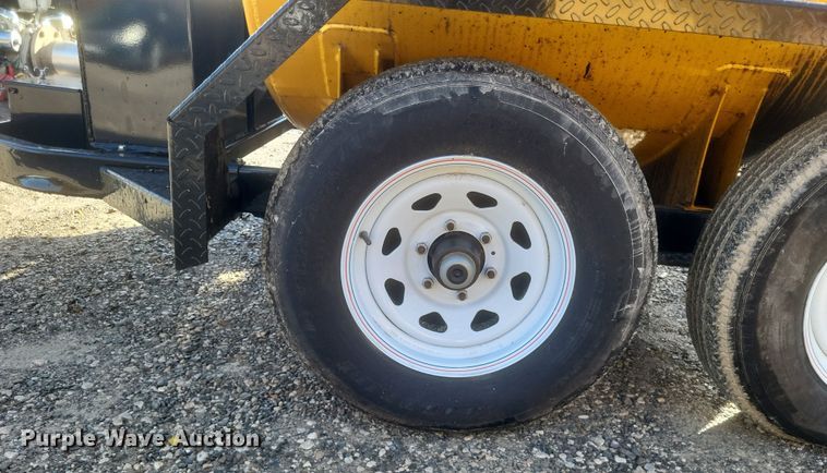 image for item DQ3792 2021 Mauldin MT600 oil distribution trailer