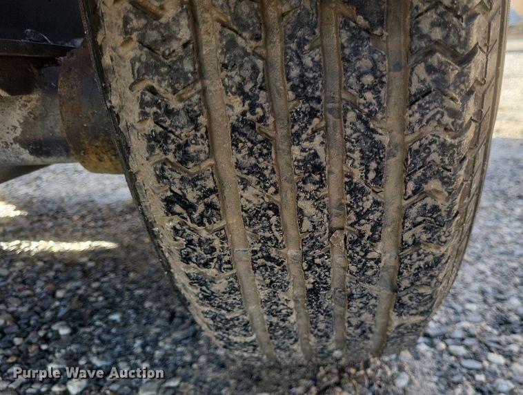 image for item DQ3792 2021 Mauldin MT600 oil distribution trailer