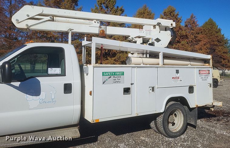 image for item DQ3795 1999 Ford F550 bucket truck
