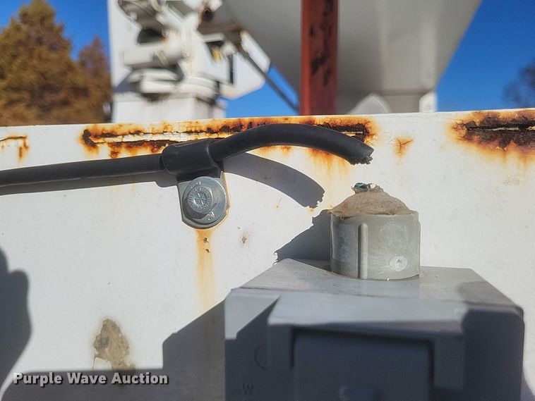 image for item DQ3795 1999 Ford F550 bucket truck