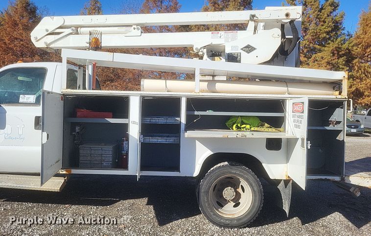 image for item DQ3795 1999 Ford F550 bucket truck