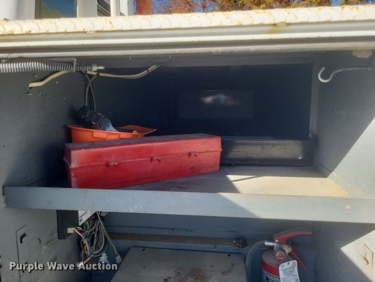 image for item DQ3795 1999 Ford F550 bucket truck