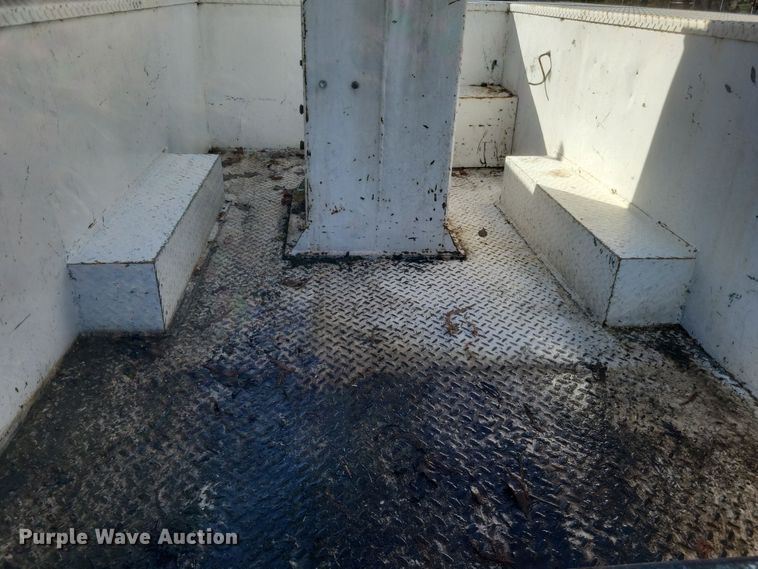 image for item DQ3795 1999 Ford F550 bucket truck