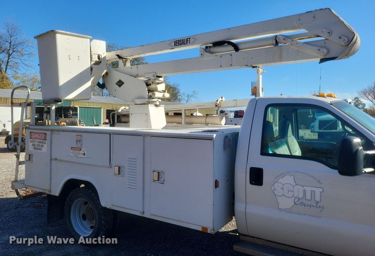 image for item DQ3795 1999 Ford F550 bucket truck