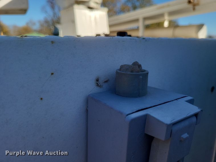 image for item DQ3795 1999 Ford F550 bucket truck