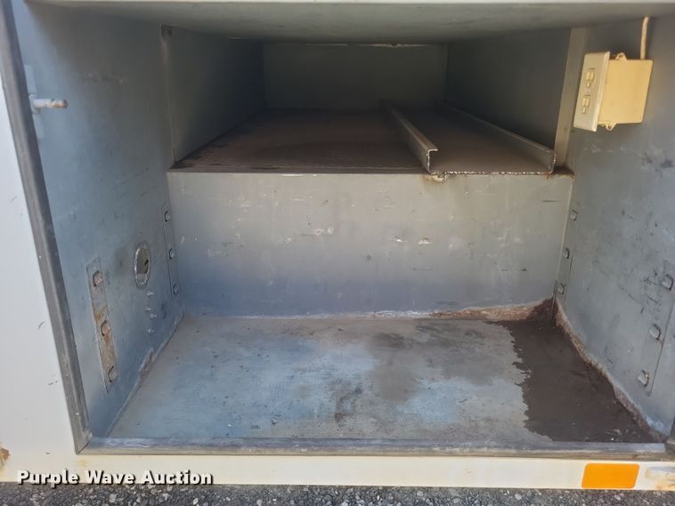 image for item DQ3795 1999 Ford F550 bucket truck