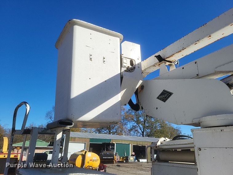 image for item DQ3795 1999 Ford F550 bucket truck