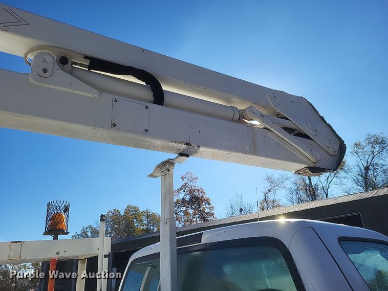image for item DQ3795 1999 Ford F550 bucket truck