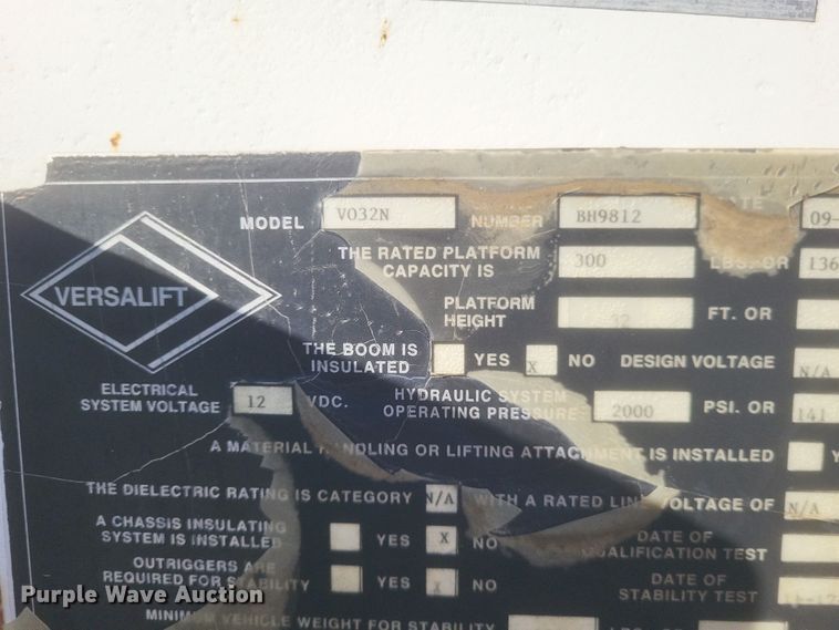 image for item DQ3795 1999 Ford F550 bucket truck