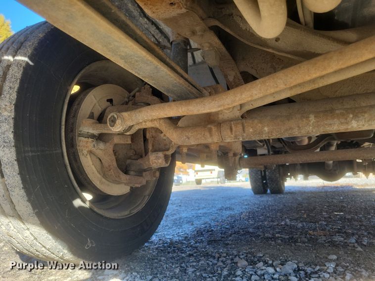 image for item DQ3795 1999 Ford F550 bucket truck