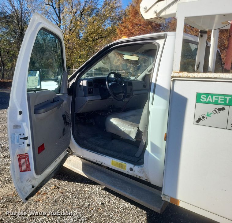 image for item DQ3795 1999 Ford F550 bucket truck
