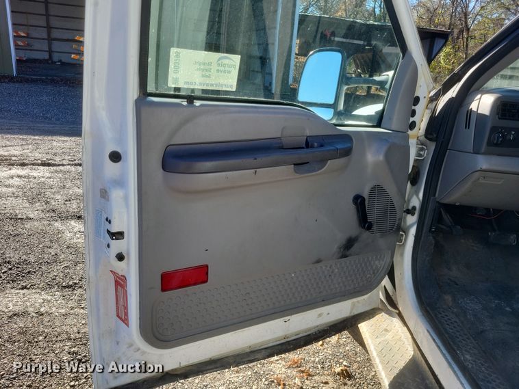 image for item DQ3795 1999 Ford F550 bucket truck