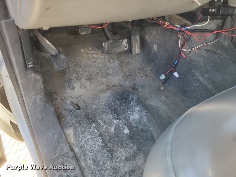 image for item DQ3795 1999 Ford F550 bucket truck