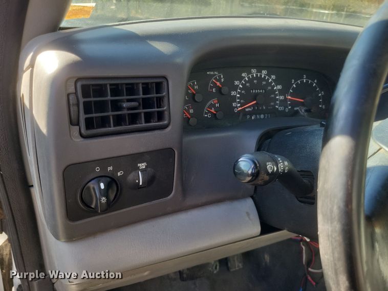 image for item DQ3795 1999 Ford F550 bucket truck