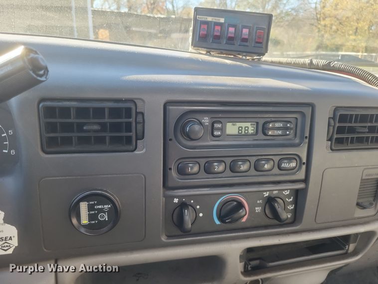 image for item DQ3795 1999 Ford F550 bucket truck