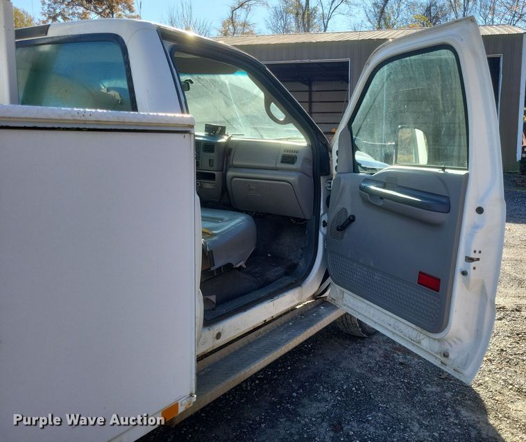 image for item DQ3795 1999 Ford F550 bucket truck