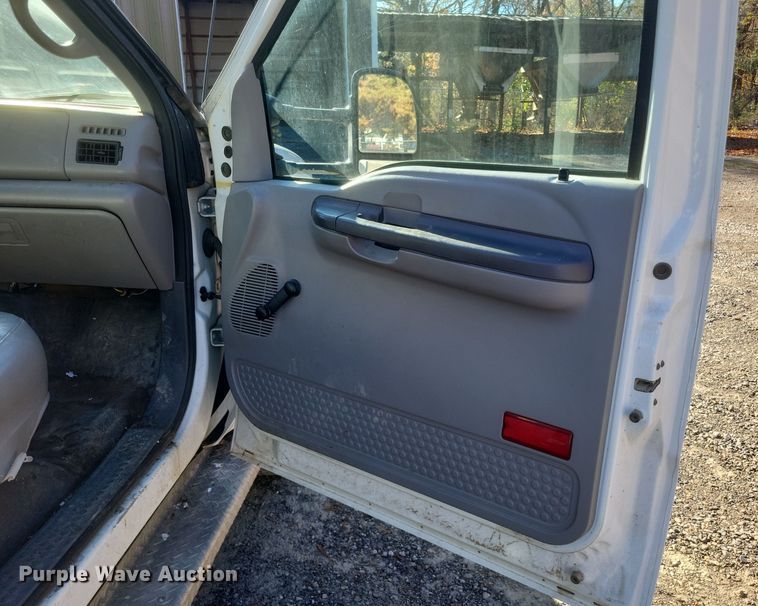 image for item DQ3795 1999 Ford F550 bucket truck