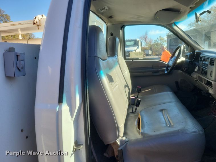 image for item DQ3795 1999 Ford F550 bucket truck