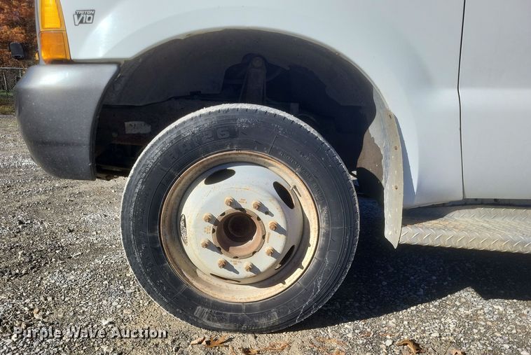 image for item DQ3795 1999 Ford F550 bucket truck